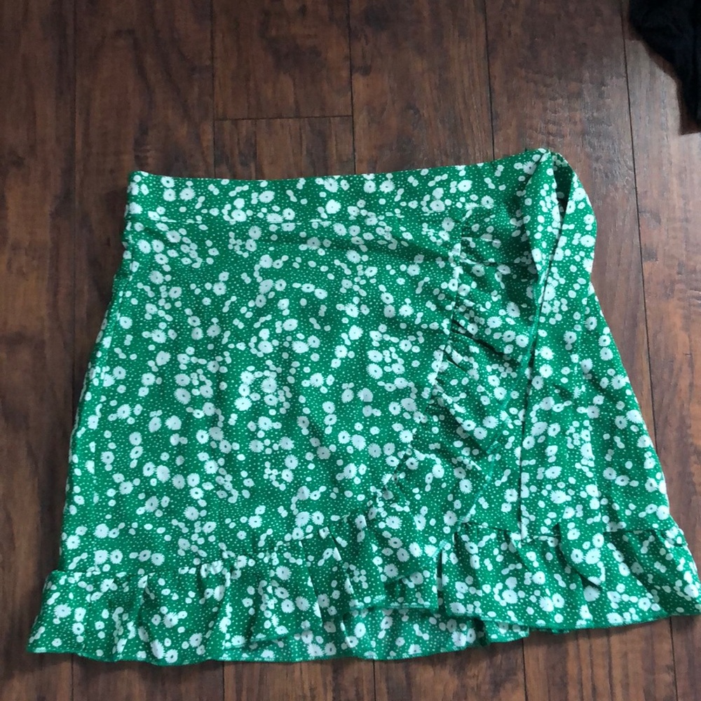Green and white zip up flower skirt